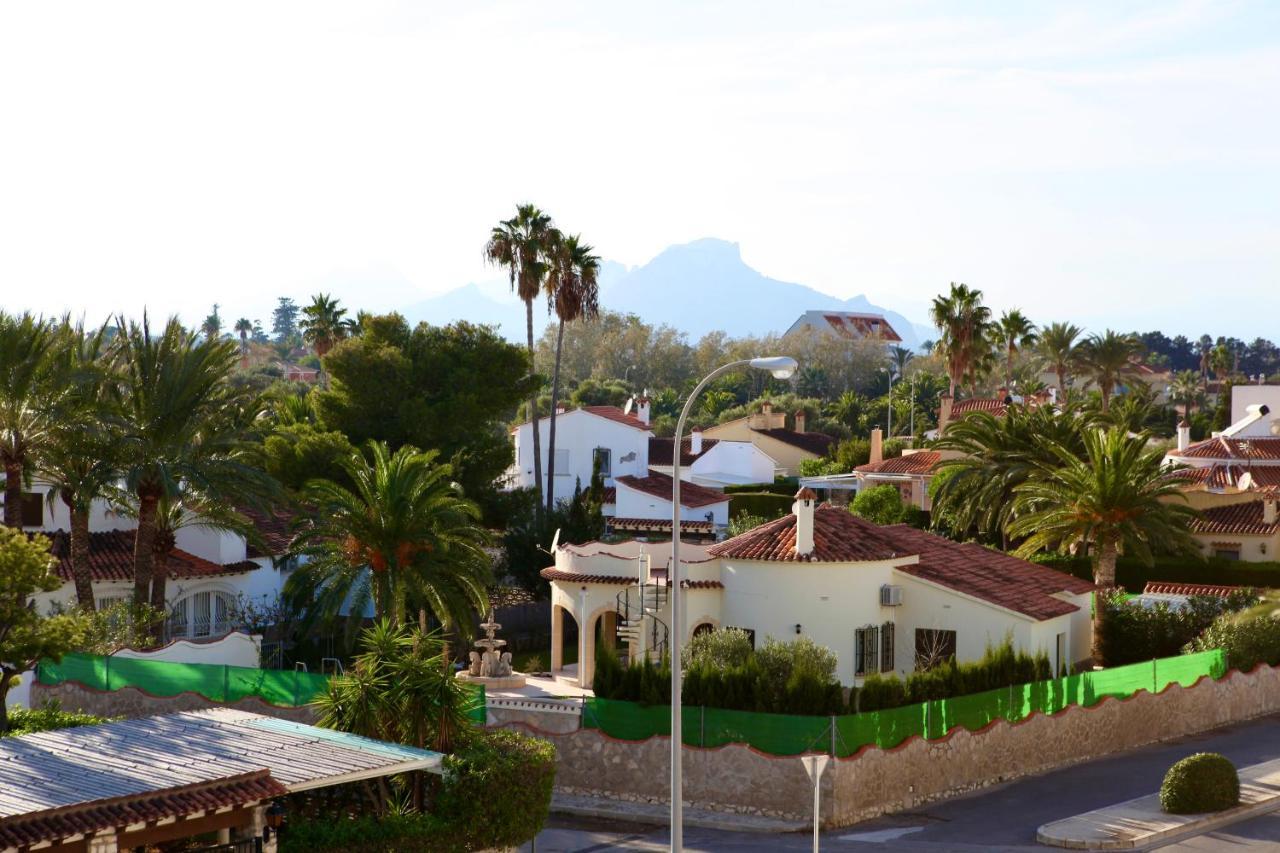 La urbanización cerca del mar Denia Exterior foto