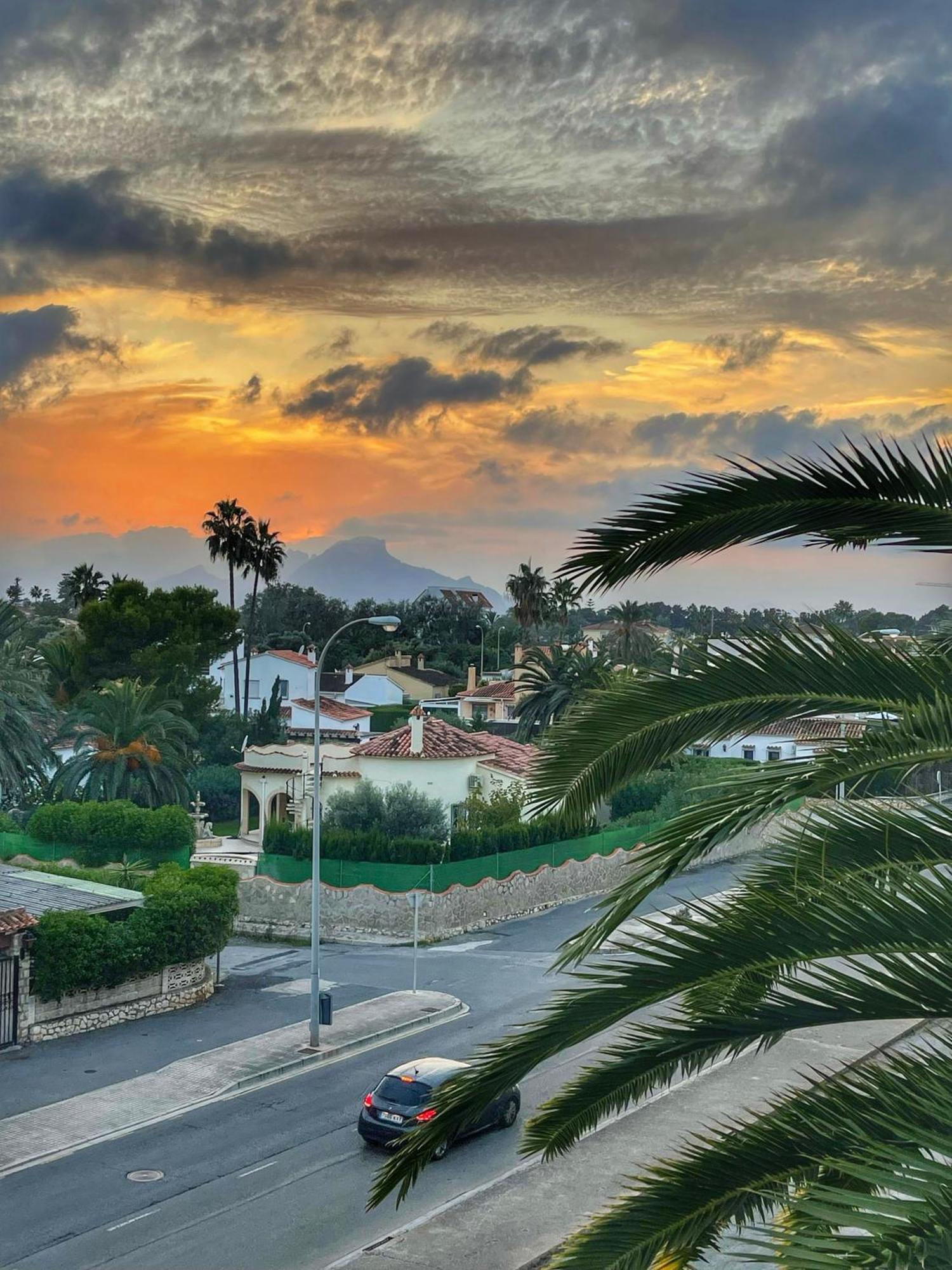La urbanización cerca del mar Denia Exterior foto