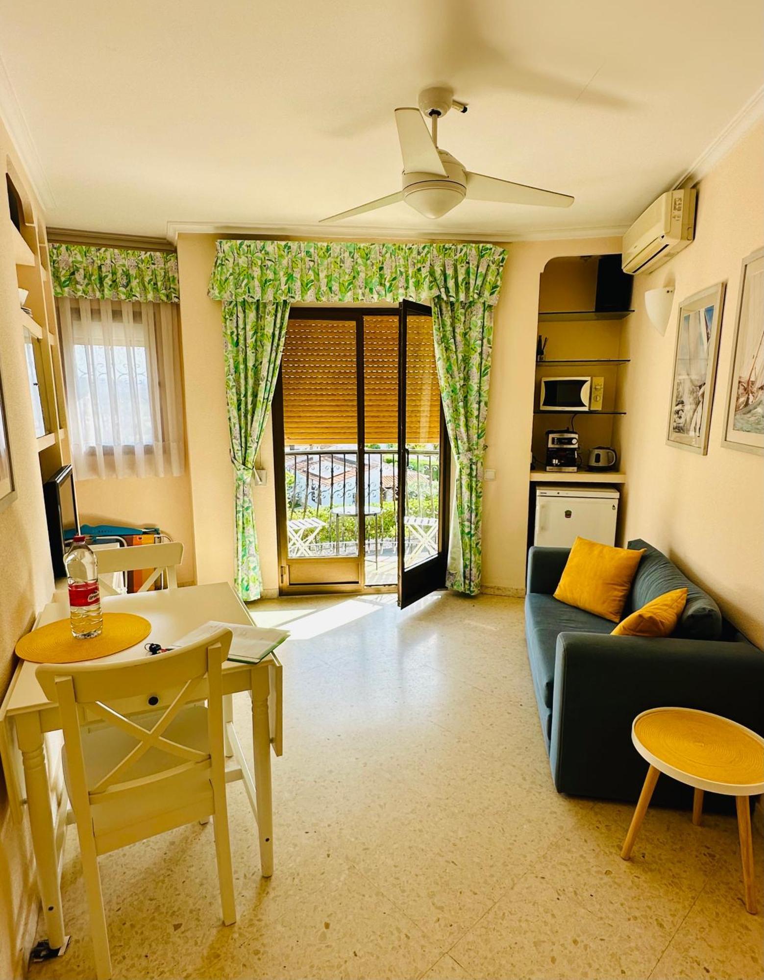 La urbanización cerca del mar Denia Exterior foto